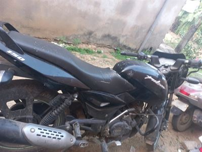  BAJAJ PULSAR 150